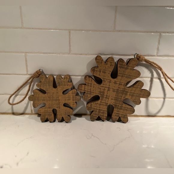 14 Distressed Rustic Wooden Snowflake ❄️ Ornaments jute hanger - Picture 2 of 6